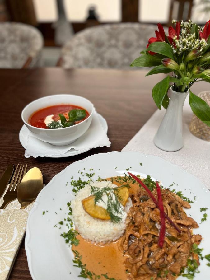 Maria Penzion & Restaurant Тренчин Экстерьер фото